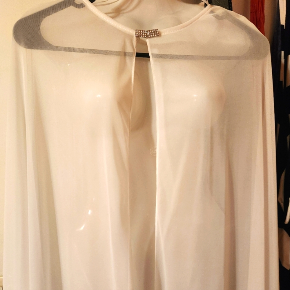 NWT clear  cover with sequence closure.